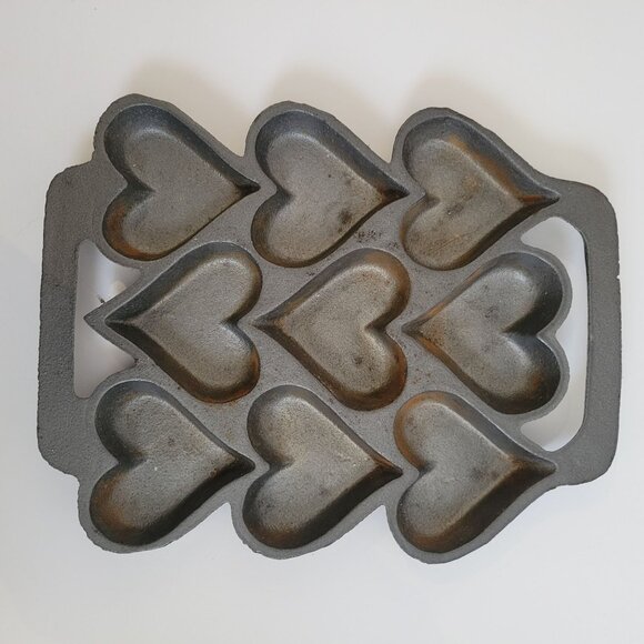 Vintage John Wright Cast Iron Heart-Shaped Baking Pan Mold With Handles - Picture 1 of 4